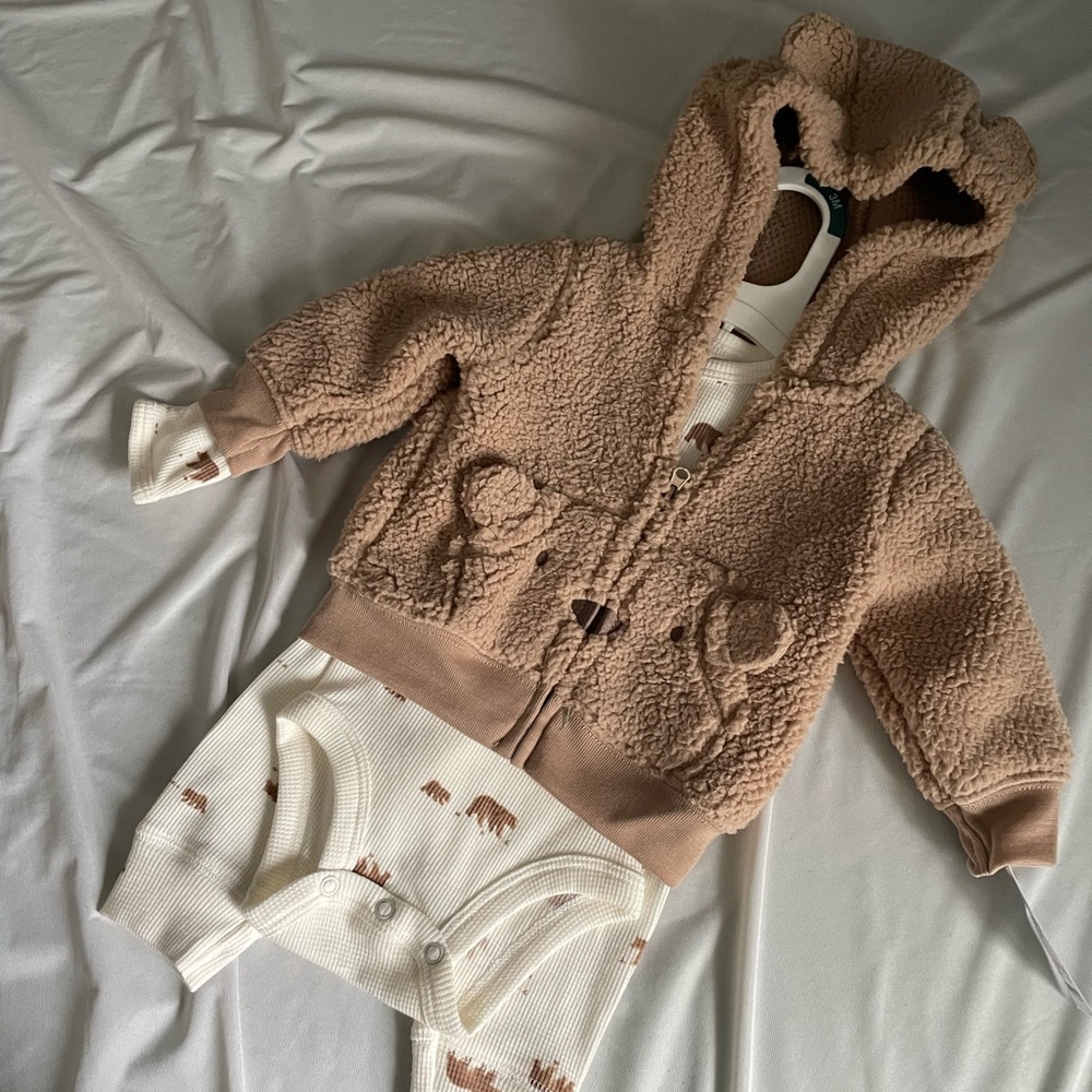 Carters bear 3 piece set 0-3 month